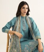 Textured Lawn Embroidered Green 3 Piece Suit - Image 2