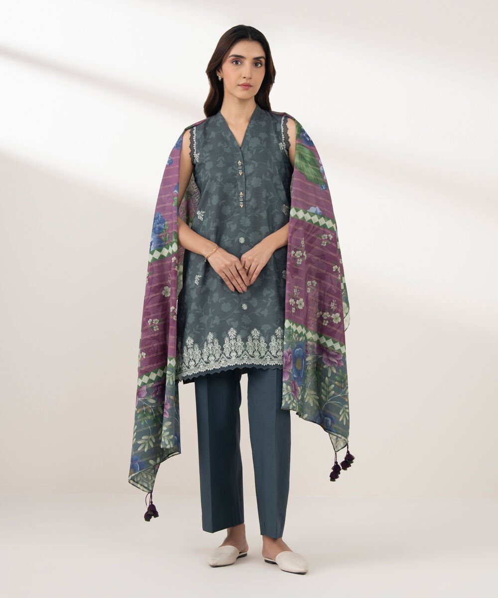 EDYS26V0123B_1 Zari Lawn Embroidered Grey 3 Piece Suit - Image 1