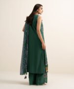 Textured Lawn Embroidered Green 3 Piece Suit - Image 3
