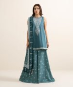 Textured Lawn Embroidered Green 3 Piece Suit - Image 2