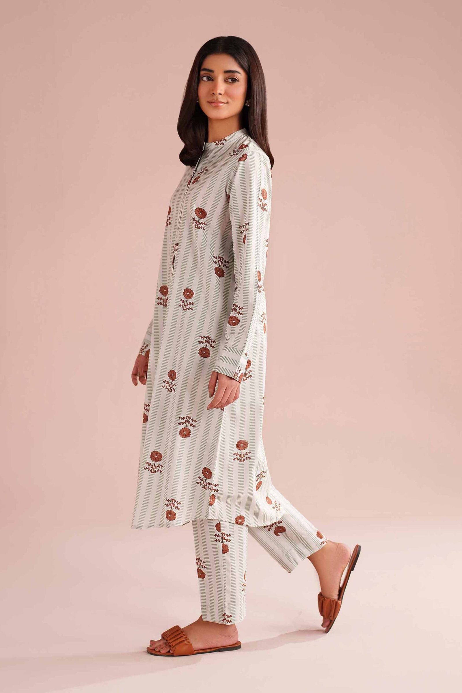 PE26-179-_4.jpg 2 Piece - Printed Suit - PE26-179 - Image 1