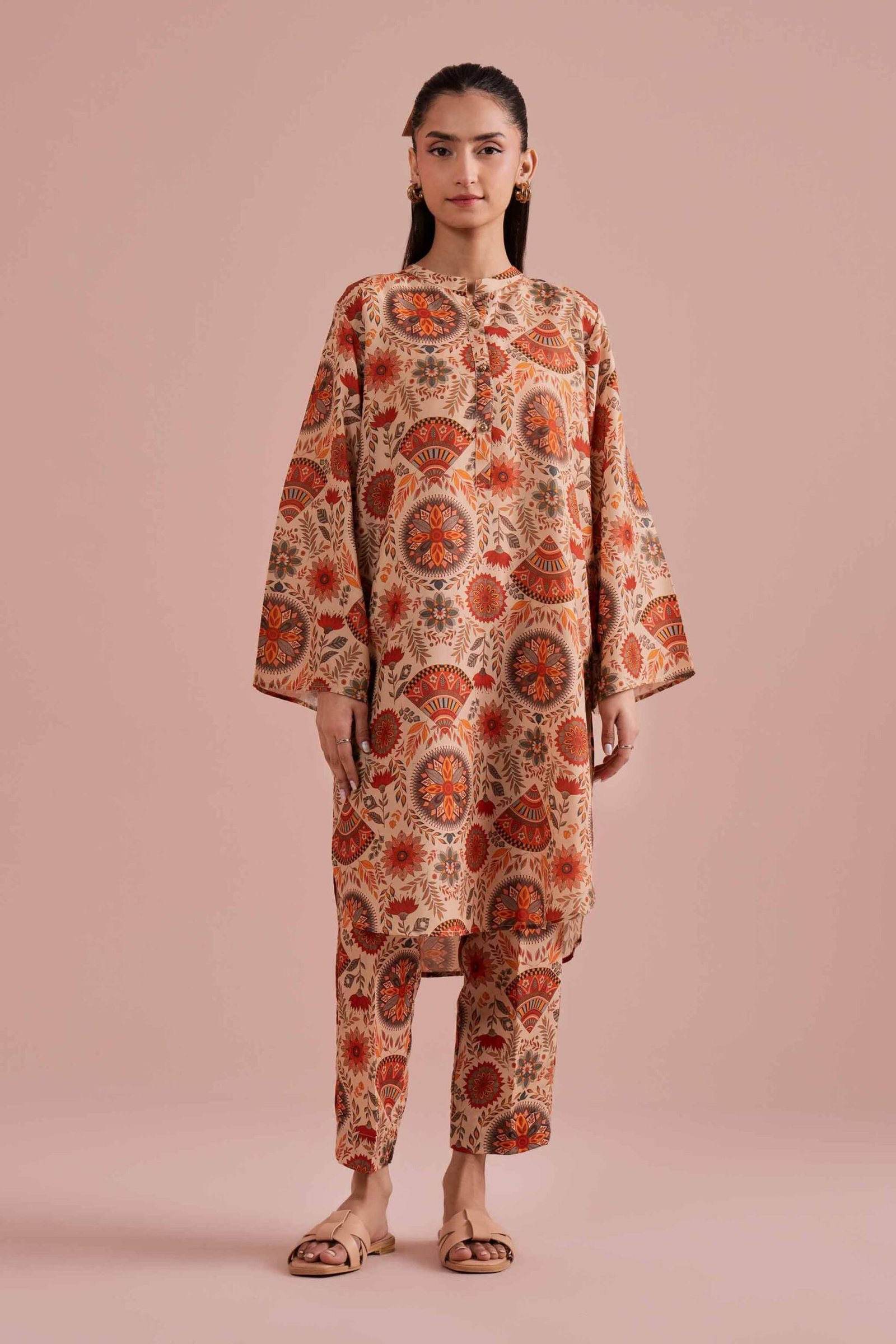 PE26-18-_2.jpg 2 Piece - Printed Suit - PE26-18 - Image 1