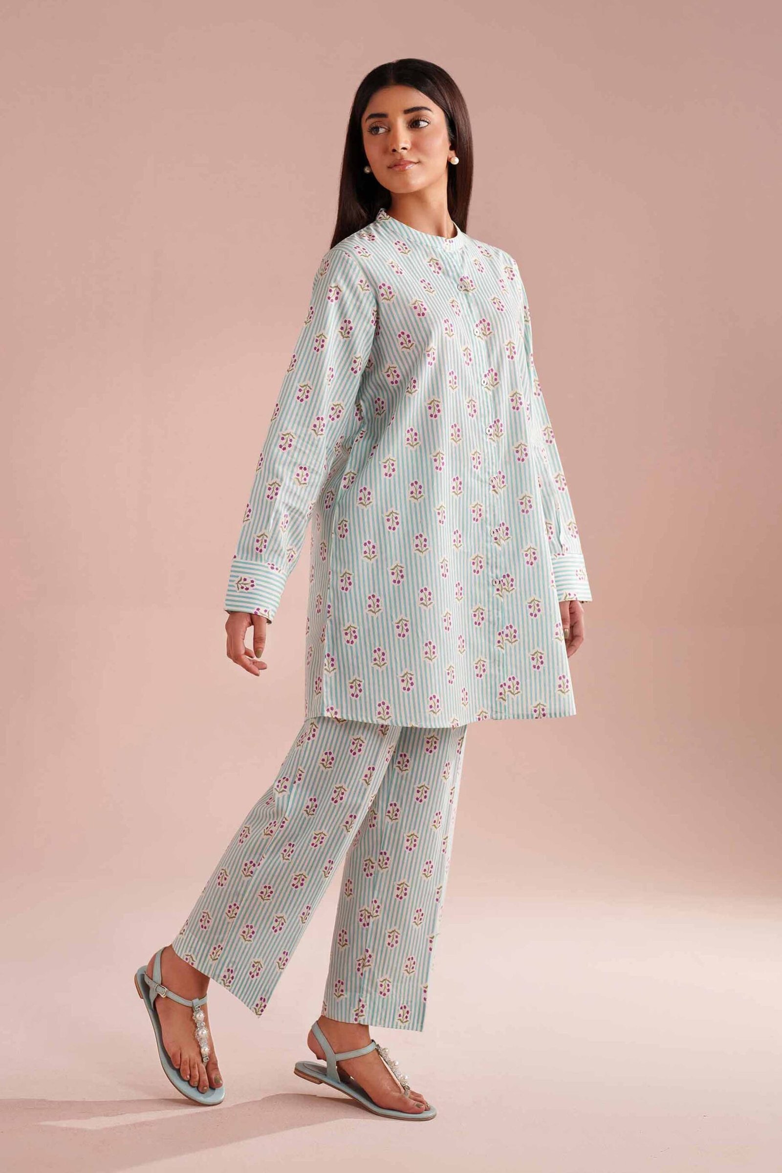 PE26-183-_4.jpg 2 Piece - Printed Suit - PE26-183 - Image 1