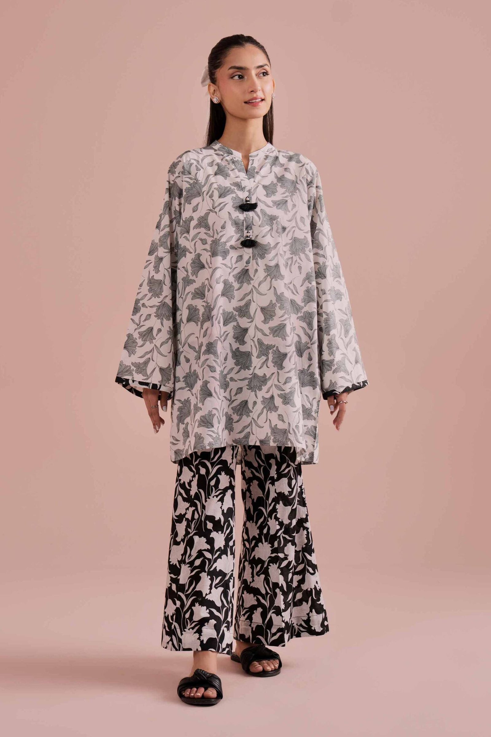 PE26-191-_4-2.jpg 2 Piece - Printed Suit - PE26-191 - Image 1