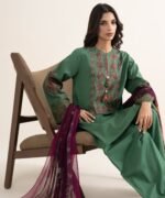 Textured Lawn Embroidered Green 3 Piece Suit - Image 2