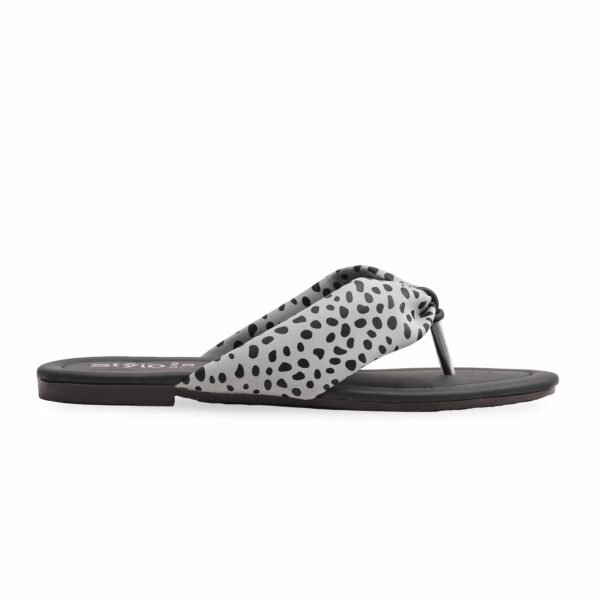 Grey Casual Chappal CL1900