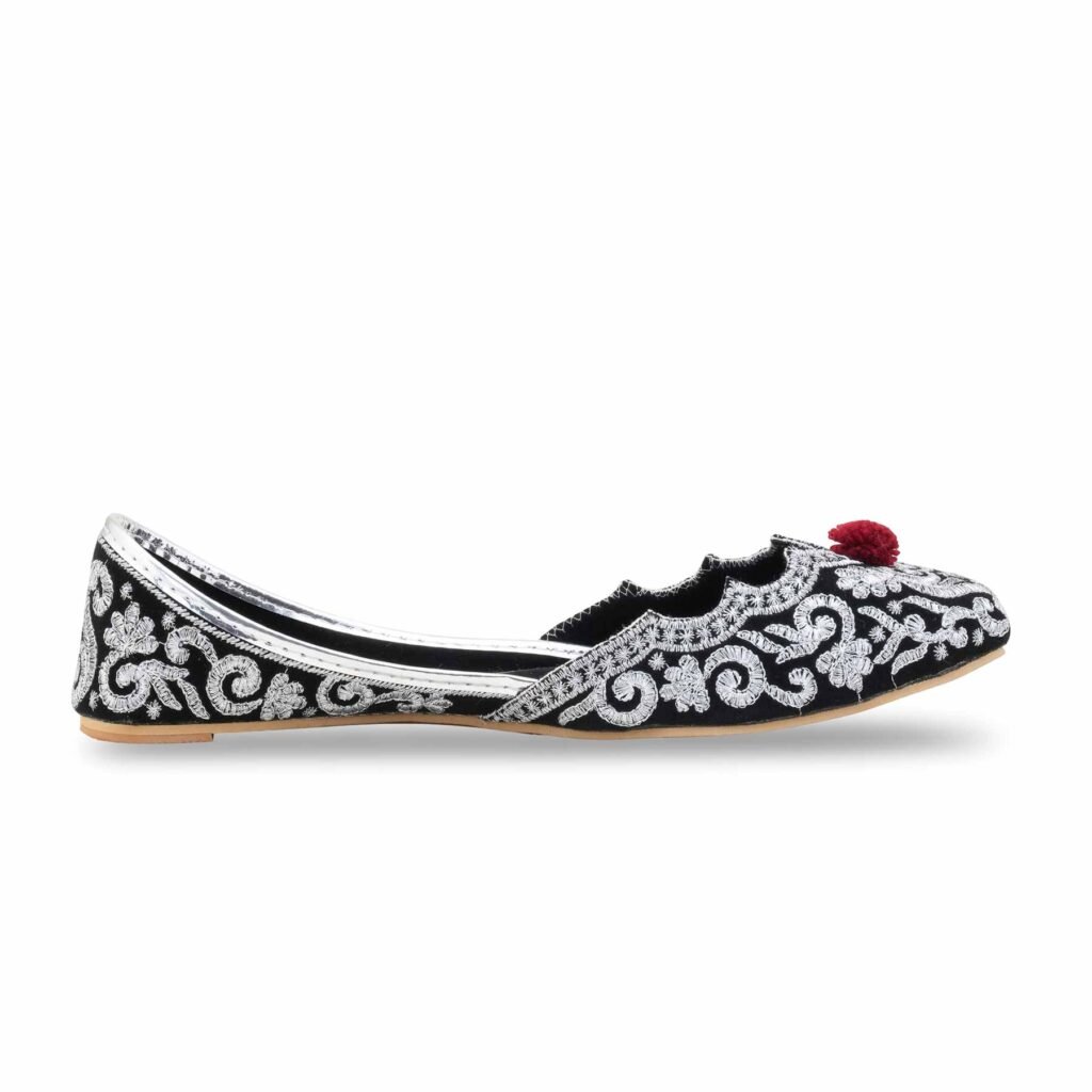 Silver Ethnic Khussa For Ladies EC8622