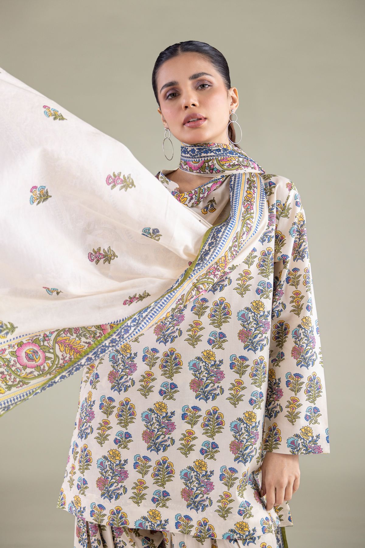1-26-119-C-A-VG_MULTI-1 Mughal Motif Dupatta - View 1