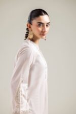 Off-white V-Neck Kurta - View 4