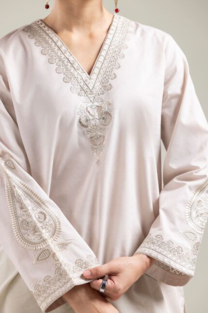 Off-white V-Neck Kurta - View 1