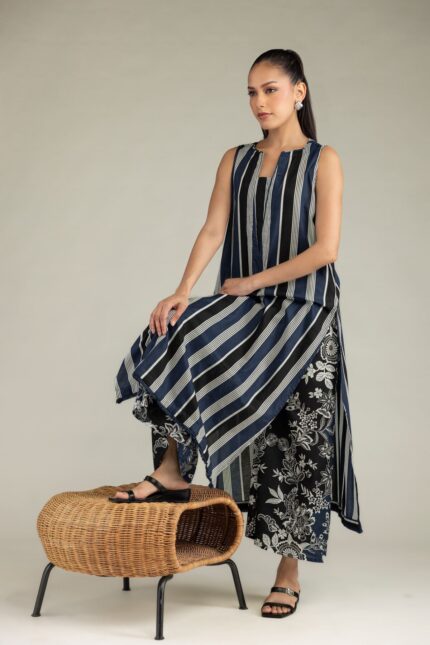 Sleeveless Longline Kurta - View 2