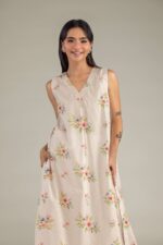 Sleeveless Cambric Kurta - View 3