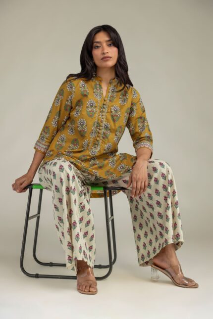 Cambric Floral Kurta - View 2