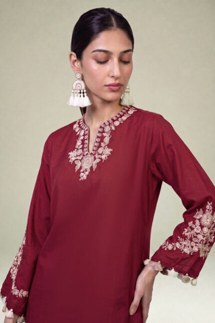 Maroon V-Neck Kurta - View 2