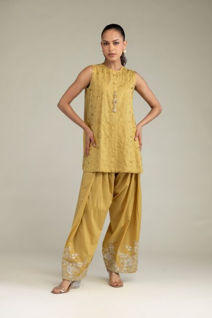Floral Sleeveless Kurta - View 1
