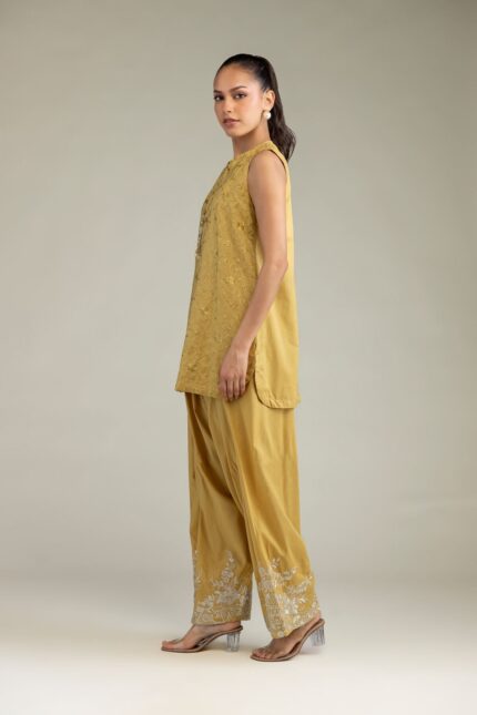 Floral Sleeveless Kurta - View 2