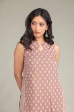 Sleeveless Cambric Kurta - View 3