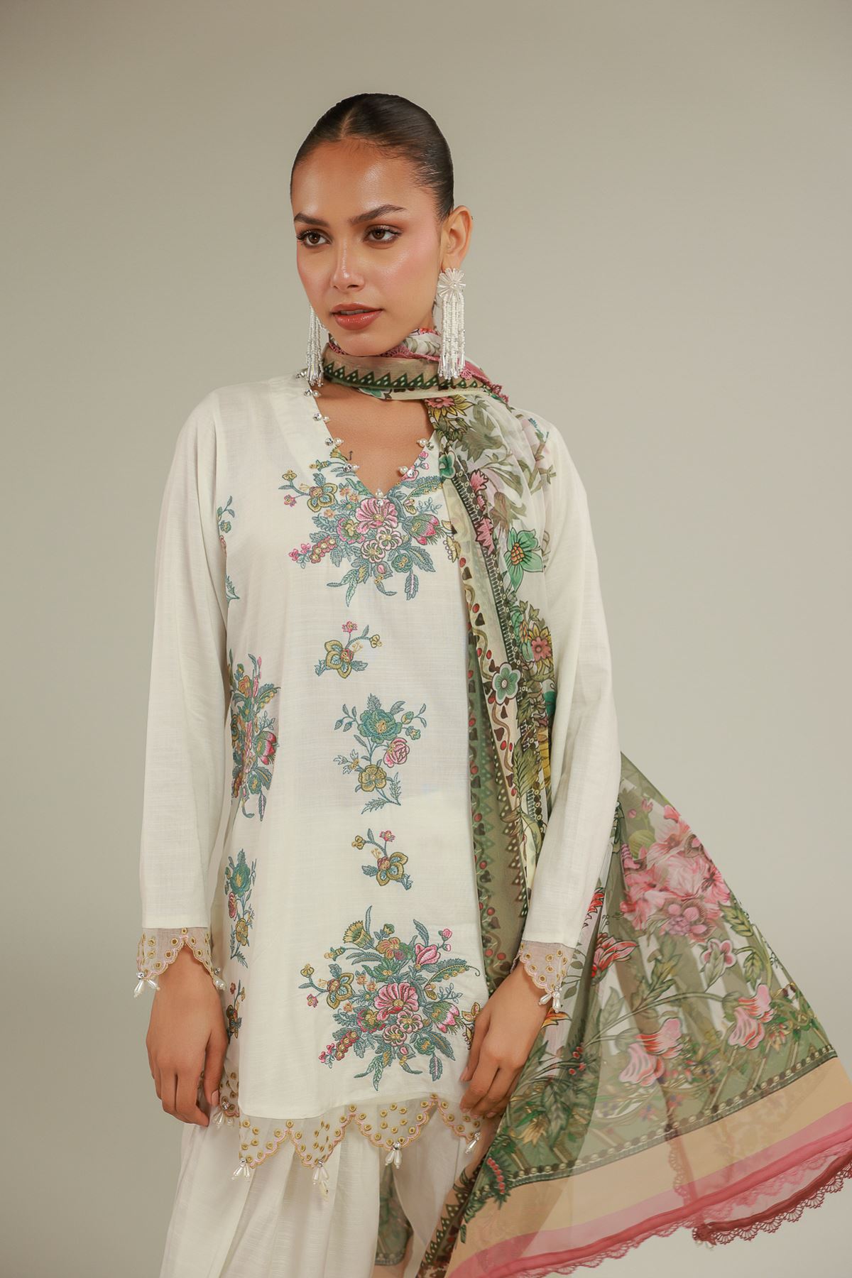 2-26-101-A-C-VG_MULTI-1 Floral V-Neck Kurta - V1