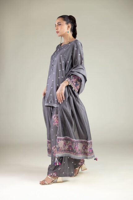 Geometric Embroidered Kurta - V1