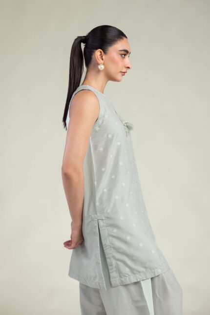Lawn Sleeveless Kurta - View 2
