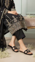 Black Casual Slipper For Ladies CL2184 - View 1