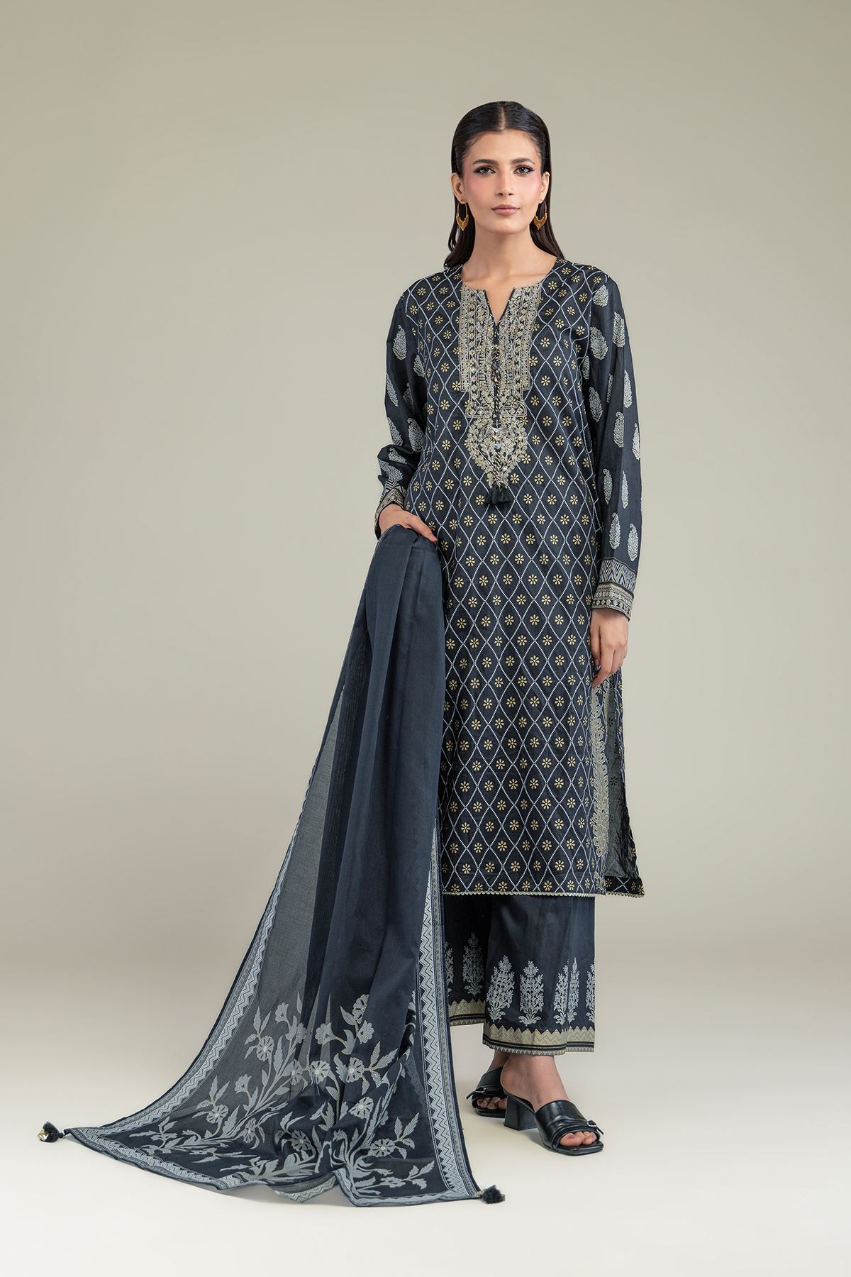 A22-26-213FJ1-VG_MULTI-1 Fabrics 3 Piece - V1
