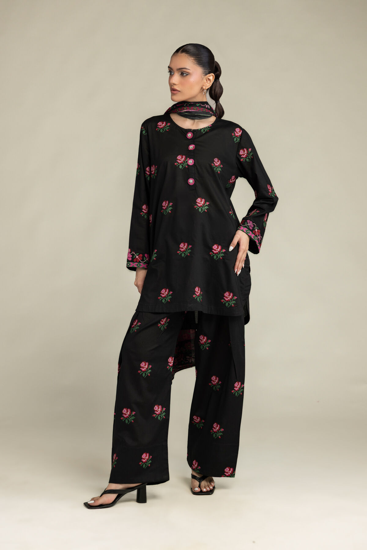 r-1-26-112-a-e_multi_1-6.jpg Black Cambric Shalwar 1