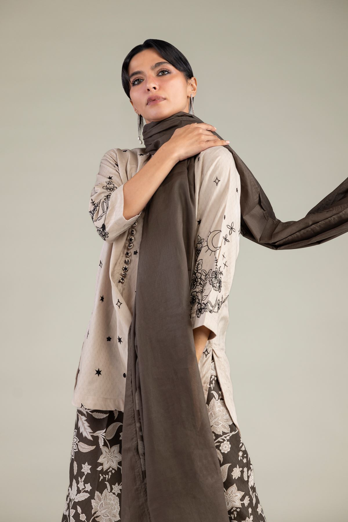 R-1-26-127-C-D-VG_MULTI-1 Lawn Solid Dupatta - View 1