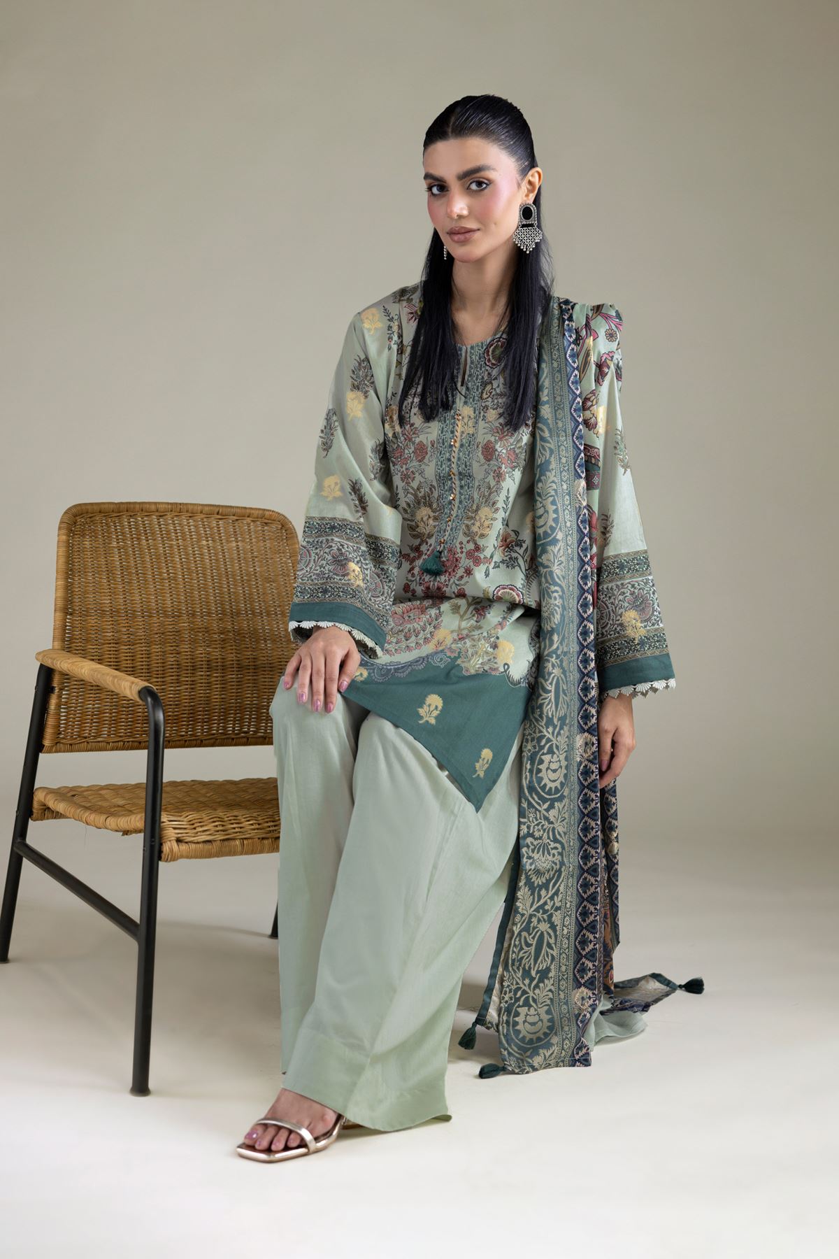 T-A33-26-204FE2-VG_MULTI-1 Jacquard Tailored 3-Piece - V1