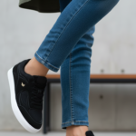 Black Casual Sneaker for Ladies AT7476 - View 1