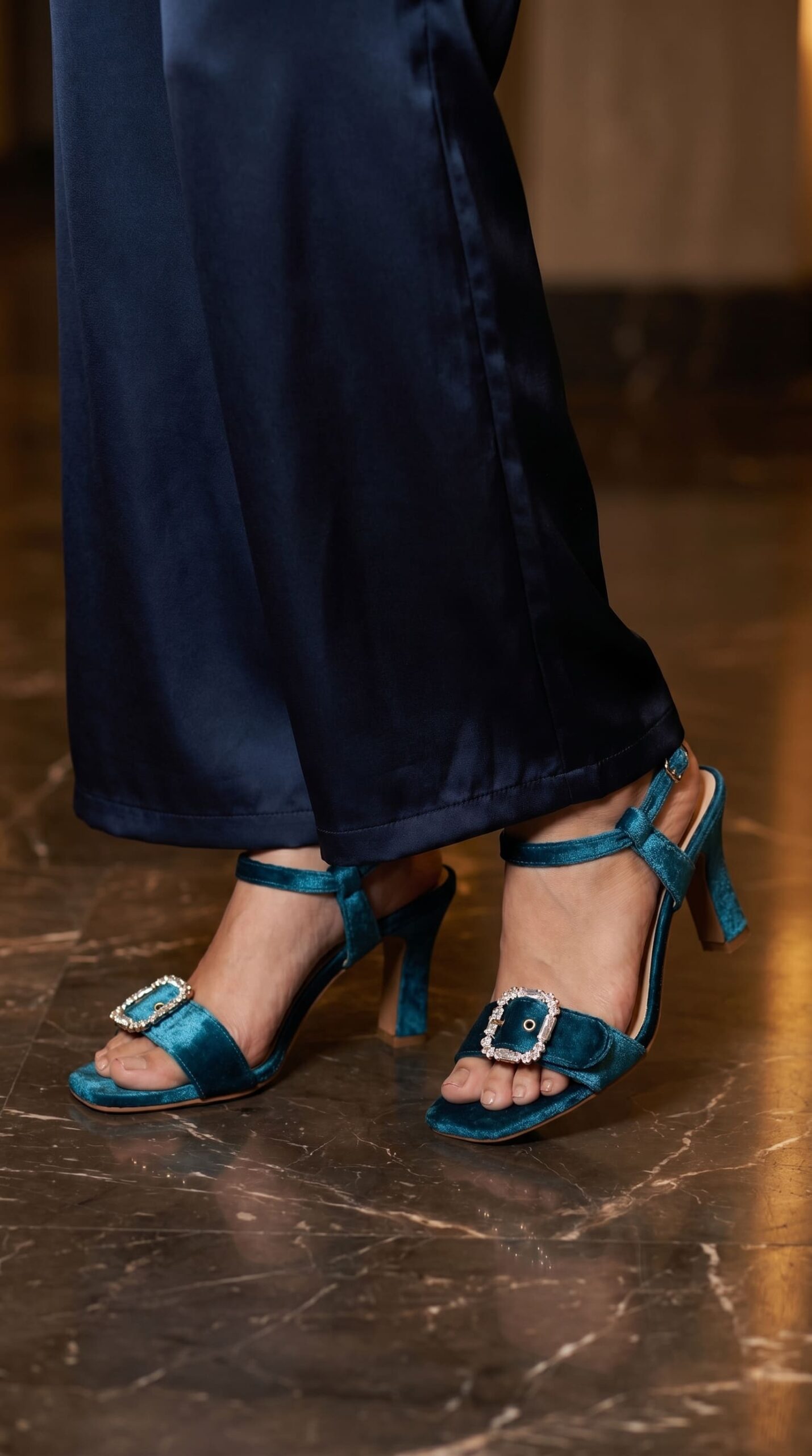 FR547796-1.jpg Sandal - View 1