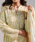 Green Zari Lawn Straight Suit - View 3